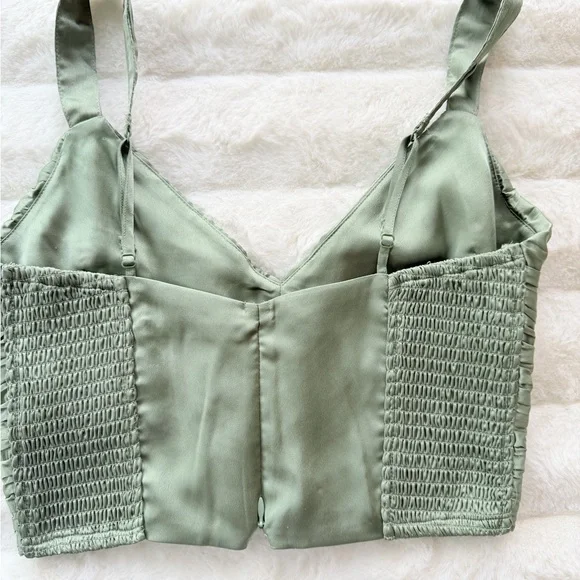 🔥PRICE DROP🔥Abercrombie & Fitch Sage Green Pleated Crop Top Size S - Picture 5 of 6